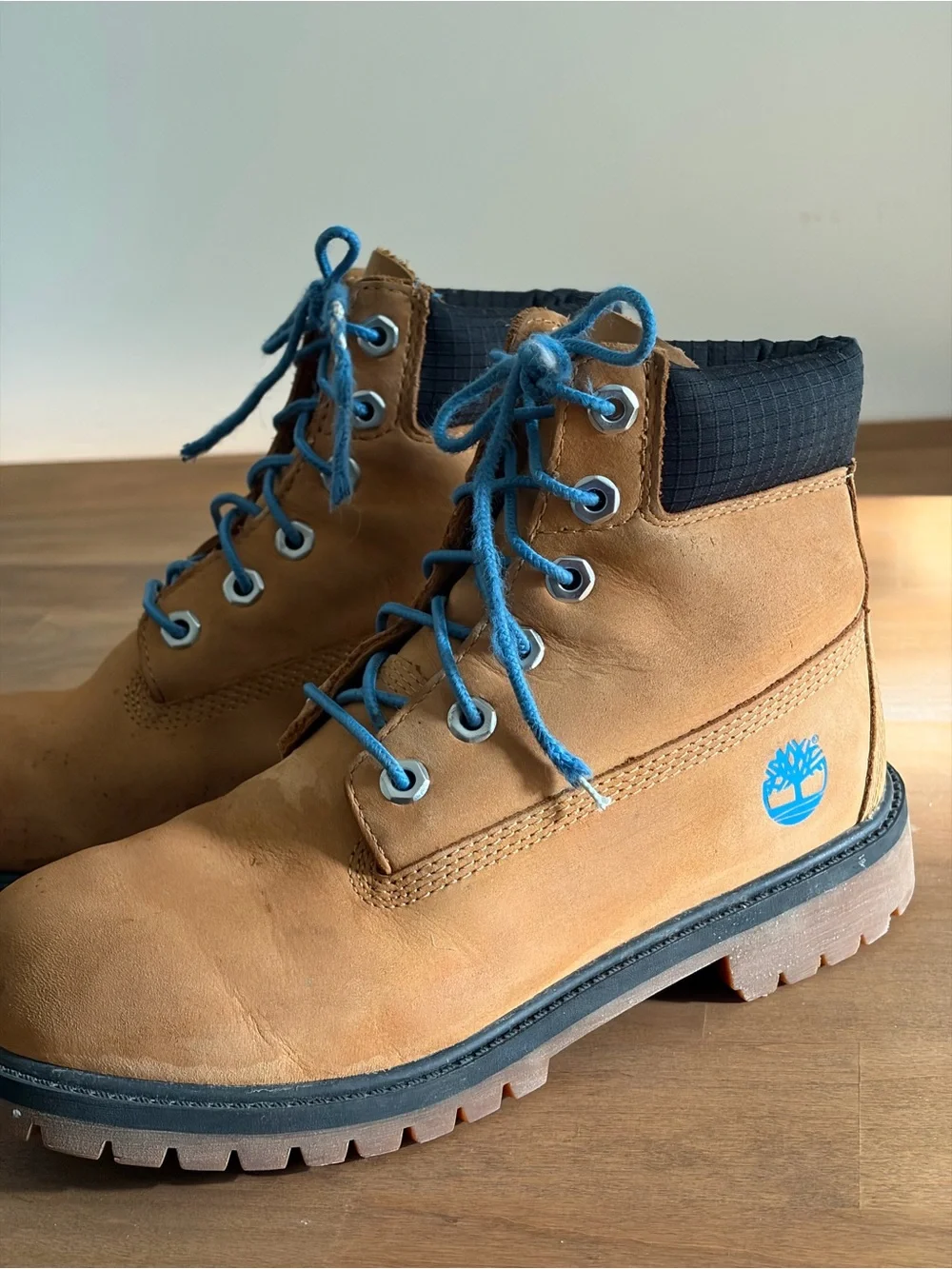 Timberland Kids Waterproof Boots Wheat Blue Accents Size 4.5 Boys/Youth